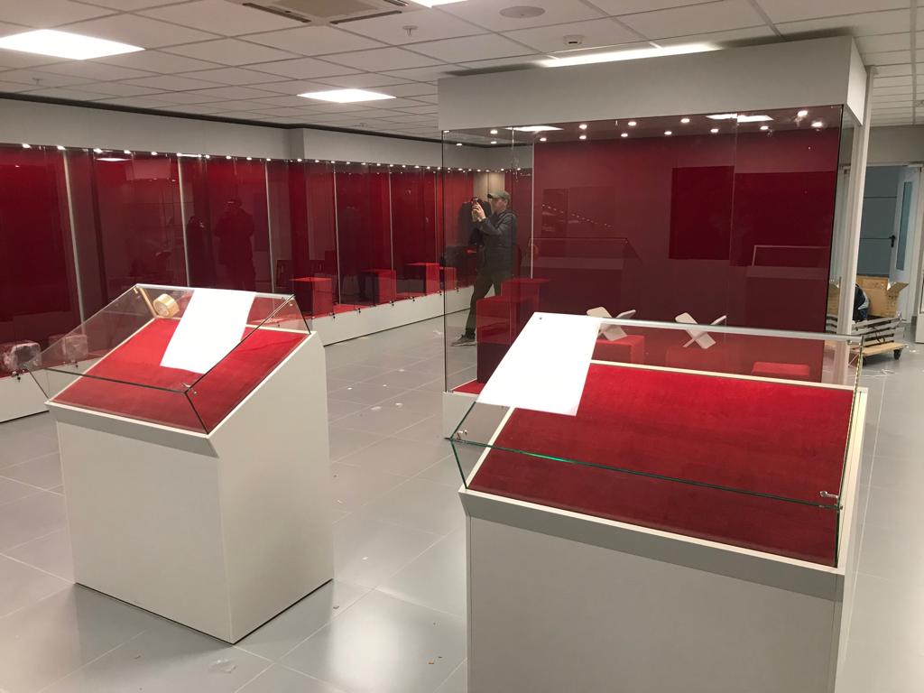 Особенности оснащения музея витринами1